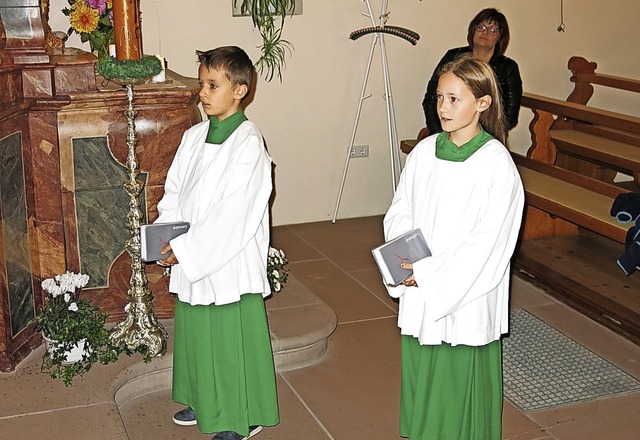 Fyn Schnle (links) und Lea Giesecke (...antendienst in Dillendorf aufgenommen.  | Foto: Erhard Morath