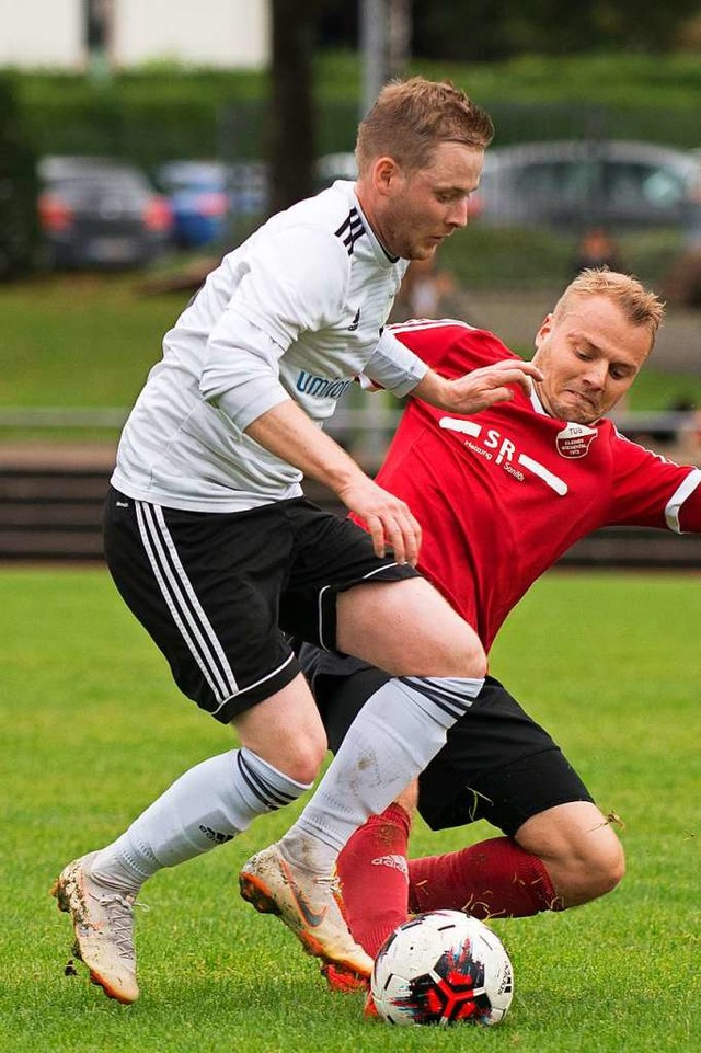 &#8222;Dominant und ballsicher&#8220;:...it  Nico Gsell) beim 5:0 eine Lektion.  | Foto: Markus Schaechtele Fotografie