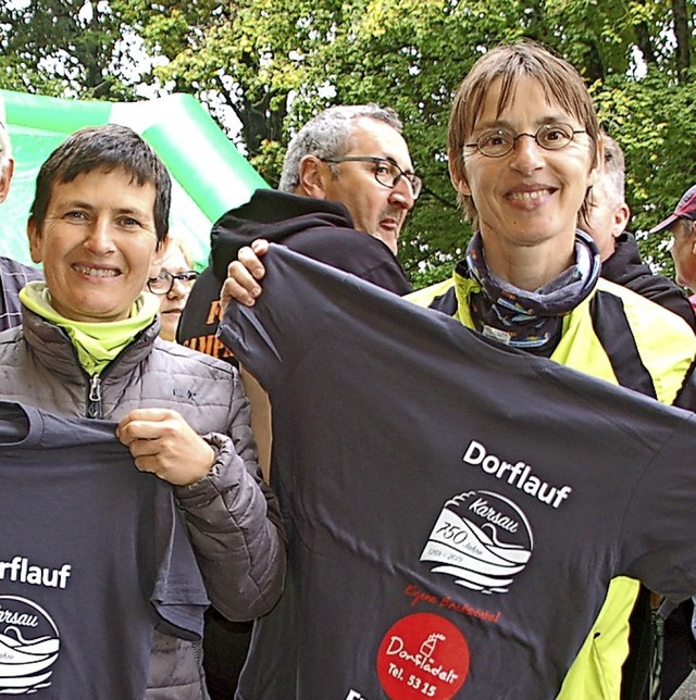 Ingrid Mutter-Wilhelm (links) und Isab...lm initiierten den Jubilumswettlauf.   | Foto: Petra Wunderle