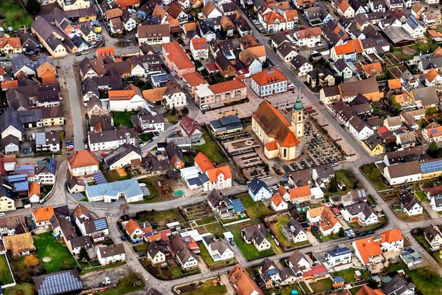 Die Ortsmitte von Ringsheim mit Rathau...Regierungsprsidium das auch so sieht.  | Foto: Martin Bildstein copyright