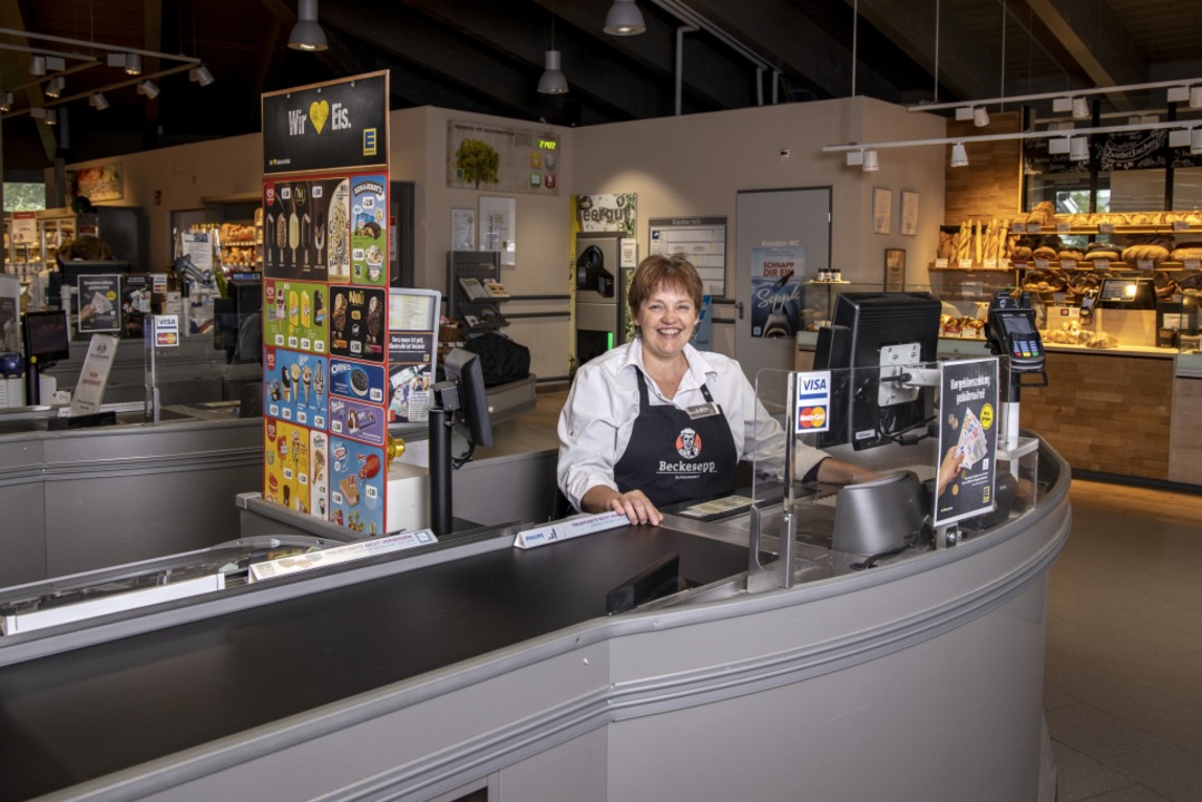Rosemarie Ganz am Arbeitsplatz   | Foto: Joss Andres
