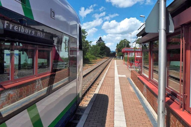 Wo die S-Bahn fhrt, etwa zwischen Hug..., sollen bald keine Busse mehr fahren.  | Foto: Manfred Frietsch