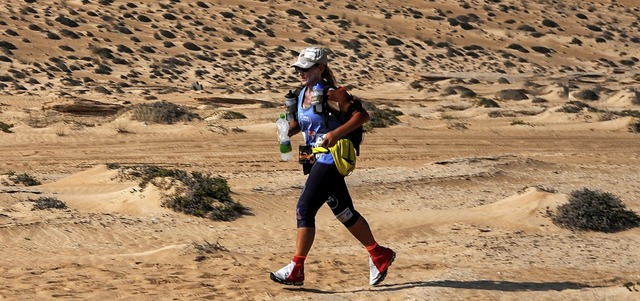 1000 Kilometer durch die Sahara: Die L...ngsten Lauf ihren Lebens in Angriff.   | Foto: Privat