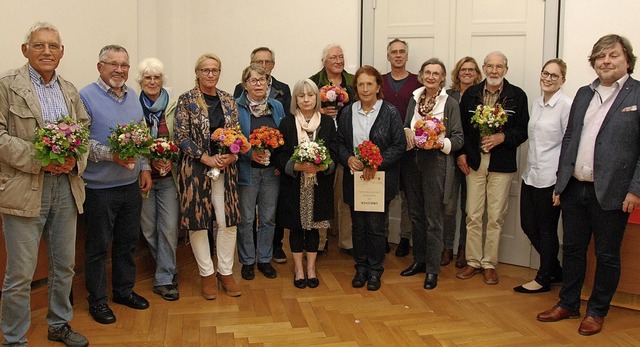 Vertreter des Landratsamts, des Amtsge...enamtliche Betreuerinnen und Betreuer.  | Foto: Dorothea Scherle