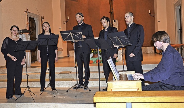 Das Sidonia-Ensemble mit Organist Koen...in der Bernhardskirche in Schopfheim.   | Foto: Georg Diehl