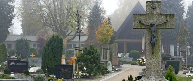 Ruhig, friedlich und ab 2020 deutlich ...Grber auf dem Bad Krozinger Friedhof   | Foto: Frank Schoch