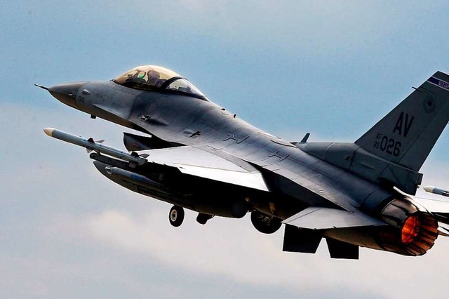Es war eine Maschine des Typs F-16. (Archivbild)  | Foto: Mircea Rosca (dpa)
