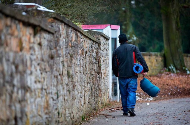 Obdachloser mit Schlafsack und Isomatte  | Foto: Friso Gentsch