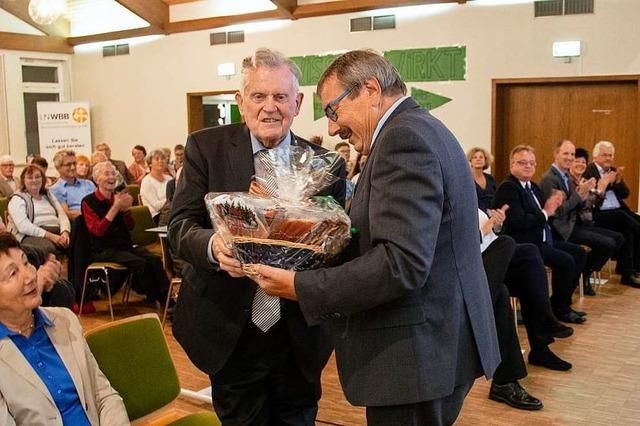 Gastredner Erwin Teufel erffnet die Seniorenakademie in Zell