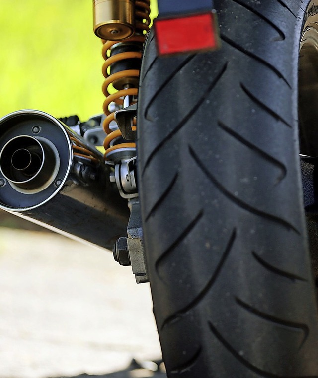 Motorradlrm vor allem am Wochenende nervt die Freimter.   | Foto: Oliver Berg (dpa)