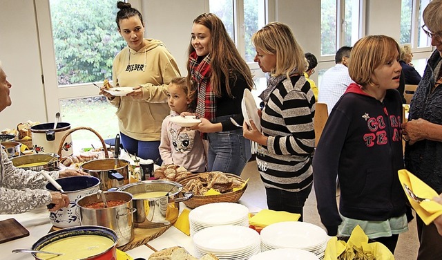 Verschiedene Suppen wurden beim Suppen...schen Erntedankgottesdienst angeboten.  | Foto: Uli Spielberger