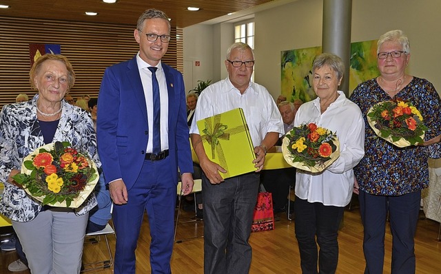 Ehrungen bei der 40-Jahr-Feier des Wyh...r, Maria Hoffmann und Christel Gronau.  | Foto: Roland Vitt