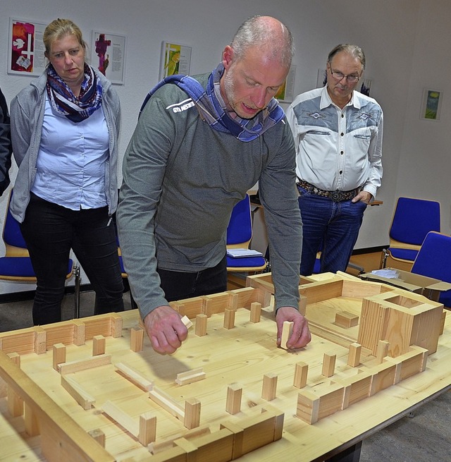 Anhand eines mastabsgetreuen Modells ...dene Mglichkeiten der Gestaltung auf.  | Foto: Christiane Sahli