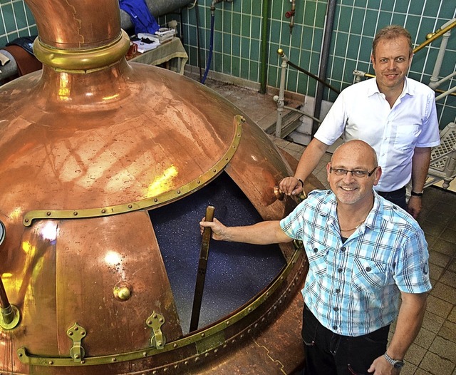 Im Sudhaus knnen sich die Besucher er... Neff, Inhaber der Hirschen-Brauerei.   | Foto: Hubert Bleyer