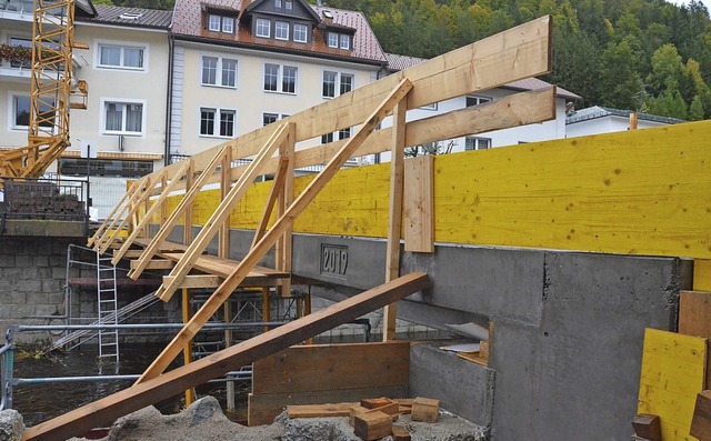 Der neue Ochsensteg soll den Fugnger...gut zwei Wochen zur Verfgung stehen.   | Foto: Sebastian Barthmes