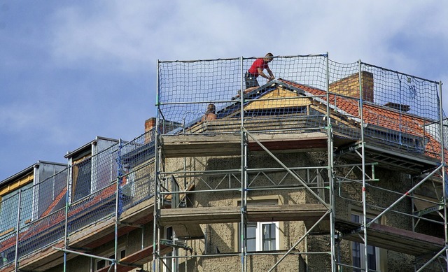 Modernisierung kann Mieter teuer zu stehen kommen.  | Foto: Lothar Ferstl (dpa)