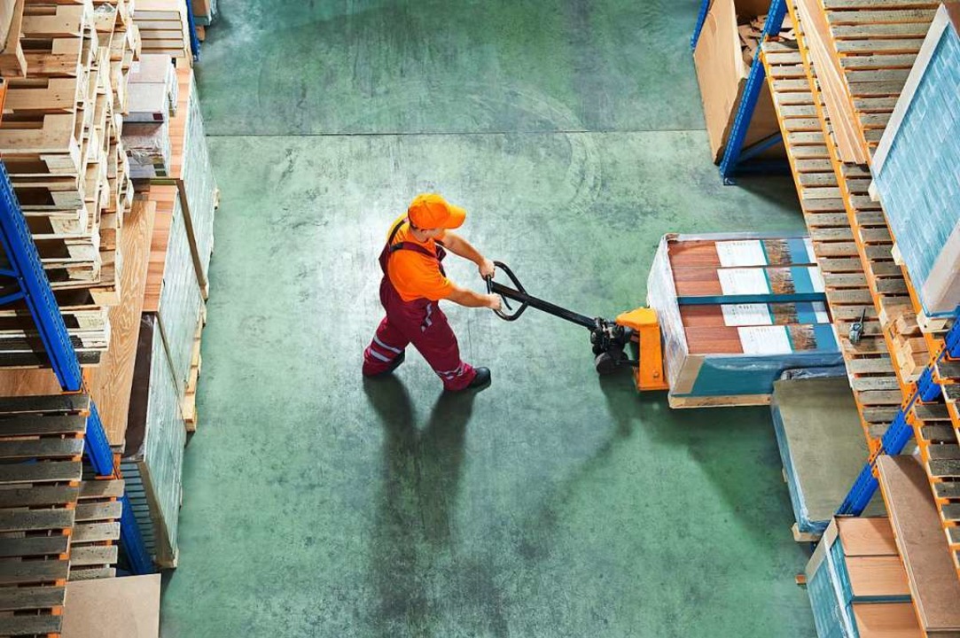 Im Bereich von Lager- und einfachen Lo... neue Chancen fr Langzeitarbeitslose.  | Foto: Kadmy - Fotolia