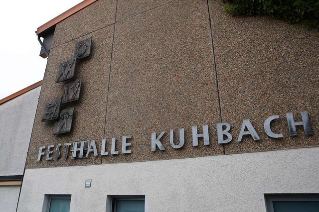 In der Festhalle Kuhbach befindet sich unter anderem der verwaiste Jugendclub.  | Foto: Christoph Breithaupt