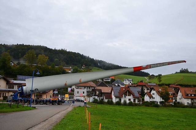 Rotor-Transport von Biederbach-Dorf durch Kurven, Kehren und Wald zur Selbig.  | Foto: Nikolaus Bayer