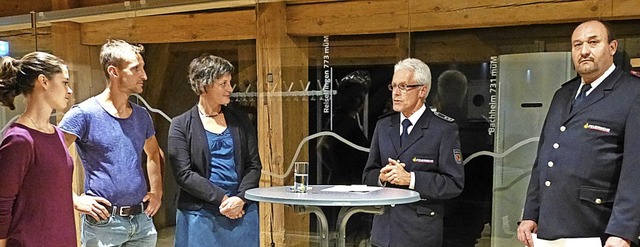 Mariella Burgert und Florian Schlosser...ian Heizmann berreichten (von links).  | Foto: Karla Scherer