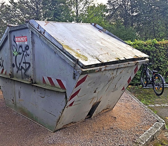 Der Container steht jetzt auf dem Lehr...Ebert-Schule in der Roggenbachstrae.   | Foto: Nicolai Kapitz