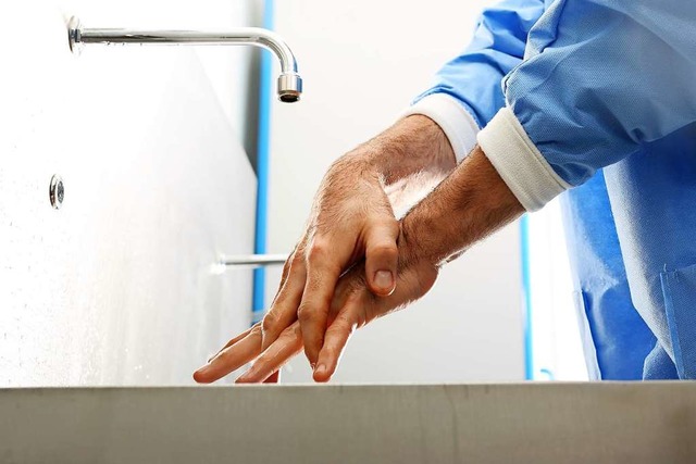 Wirksame Infektionsprvention in Kliniken: die Hndehygiene (Symbolbild).  | Foto: Robert Przybysz  (stock.adobe.com)