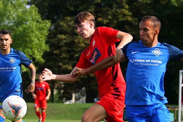 Aleksa Nikolic (rechts) ist nach seine...m Wochenende  wieder spielberechtigt.   | Foto: Dieter Reinhardt