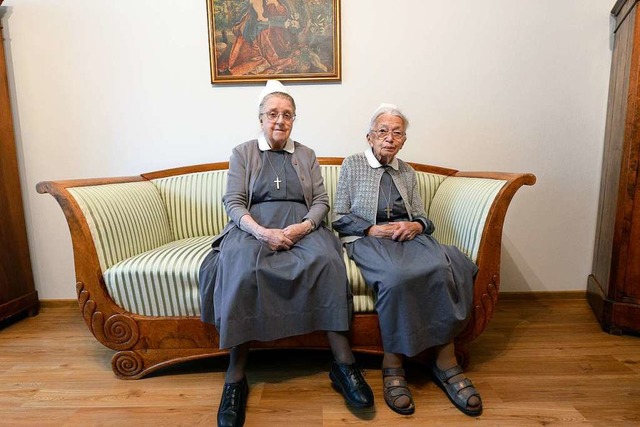Seit 70 Jahren sind sie Diakonissen &#...chauer (89, links) und Luise Luhr(99).  | Foto: Ingo Schneider