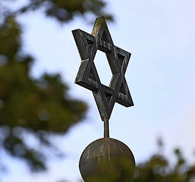 Davidstern an der Kuppel der Synagoge in Halle.  | Foto: Hendrik Schmidt (dpa)