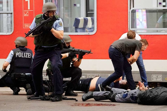 Anti-Terror-bung am Stuttgarter Hauptbahnhof (Archivbild)  | Foto: Marijan Murat (dpa)