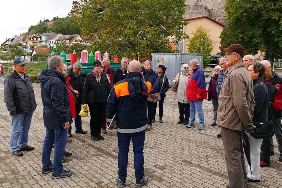BZ-Card-Inhaber waren ganz nah dran an der Arbeit des Wasserstraßen- und Schifffahrtsamtes in Breisach. Zu erleben gab es eine eine Bootsfahrt sowie Führungen auf dem Rheindamm, an der Schleuse und auf dem Betriebshof. (Foto: Kim Lübke) BZ-Card-Inhaber waren ganz nah dran an der Arbeit des Wasserstraßen- und Schifffahrtsamtes in Breisach. Zu erleben gab es eine eine Bootsfahrt sowie Führungen auf dem Rheindamm, an der Schleuse und auf dem Betriebshof. (Foto: Kim Lübke)