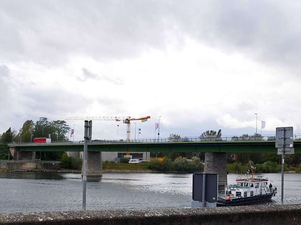 BZ-Card-Inhaber waren ganz nah dran an der Arbeit des Wasserstraen- und Schifffahrtsamtes in Breisach. Zu erleben gab es eine eine Bootsfahrt sowie Fhrungen auf dem Rheindamm, an der Schleuse und auf dem Betriebshof.