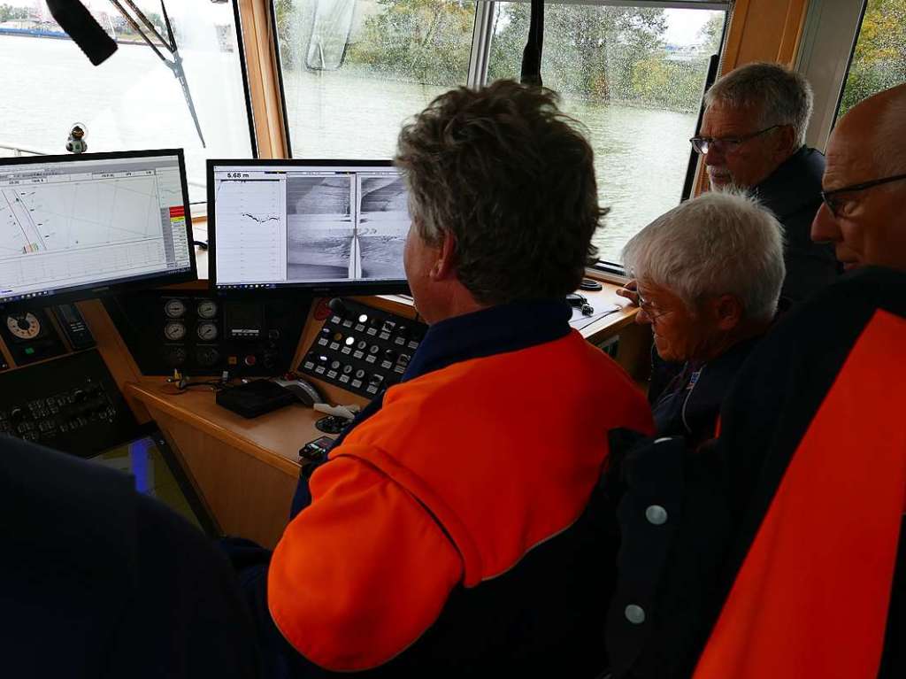 BZ-Card-Inhaber waren ganz nah dran an der Arbeit des Wasserstraen- und Schifffahrtsamtes in Breisach. Zu erleben gab es eine eine Bootsfahrt sowie Fhrungen auf dem Rheindamm, an der Schleuse und auf dem Betriebshof.