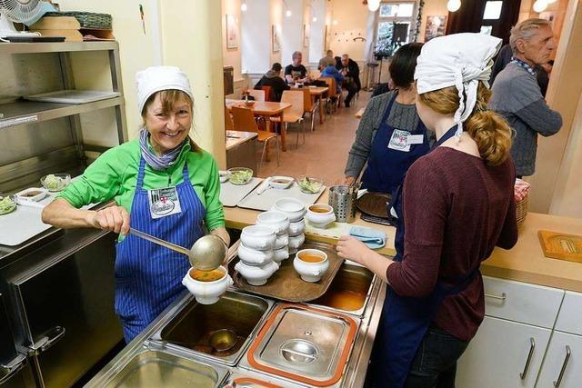 Wo Bedrftige in Freiburg mehr als nur Essen bekommen