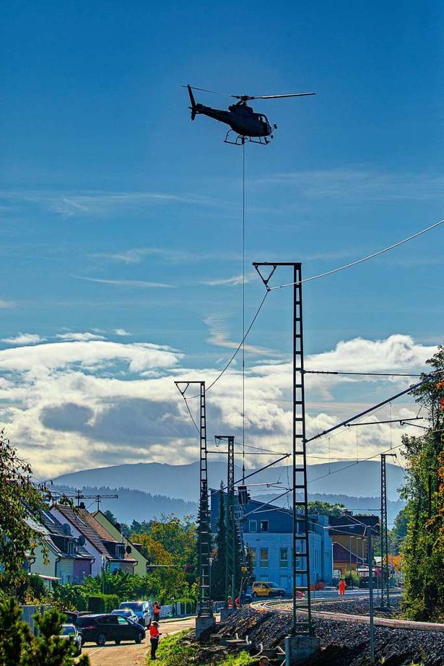 Der Hubschrauber im Einsatz  | Foto: Hubert Gemmert