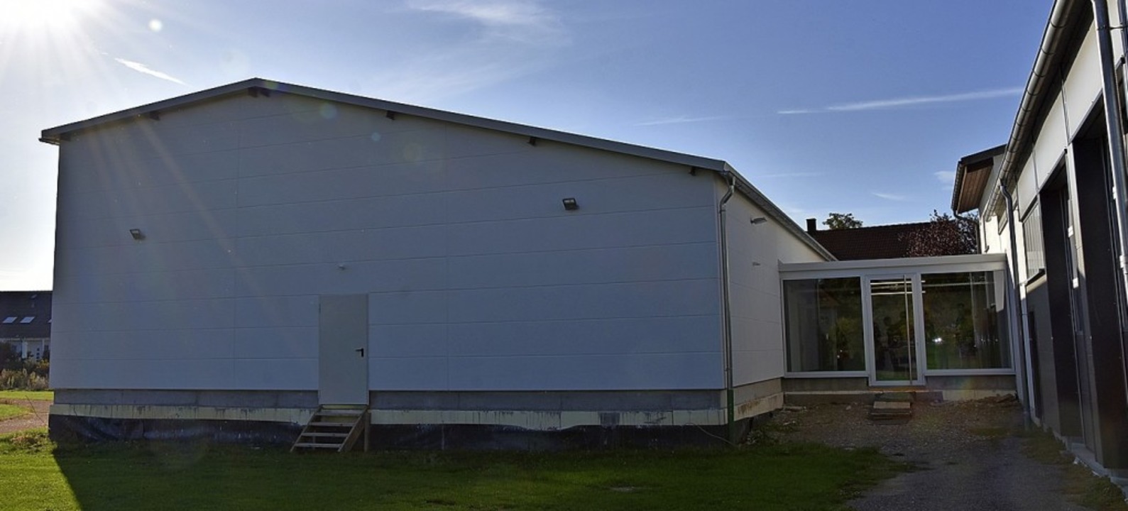 Die neue Turnhalle des TB Wyhlen in einer Auenansicht  | Foto: Heinz und Monika Vollmar