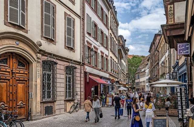 Immer mehr Filialisten machen sich auch in der populren Grand&#8217;Rue breit.   | Foto: teli