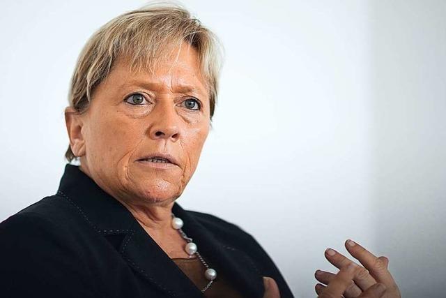 Streit um Forschungsfabrik: Eisenmann greift Karliczek an