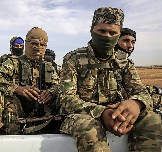 Syrische Milizen untersttzen den Vormarsch der trkischen Armee.   | Foto: Anas Alkharboutli (dpa)