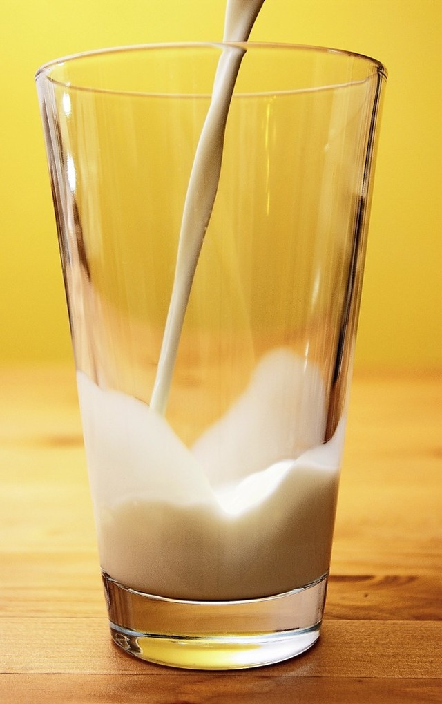 So rein wie sie aussieht, ist die Milch nicht immer.  | Foto: Robert Emprechtinger - stock.adobe.com