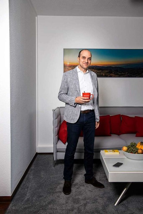 Das Smartphone immer in der Nhe &#821... nicht: Matthias Abel in seinem Bro.   | Foto: Joss Andres