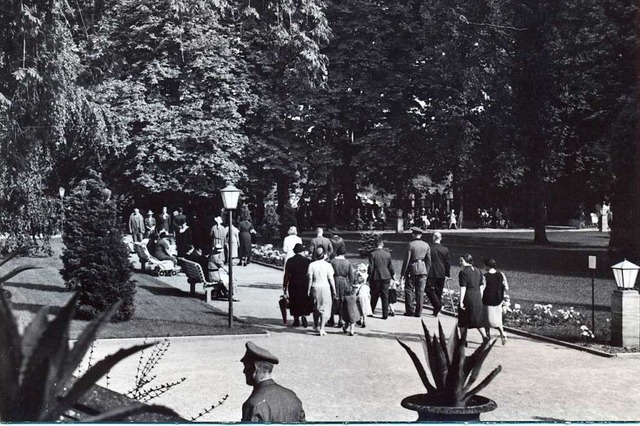 Der Schlosspark nach der Umgestaltung ...n, Beleuchtung und der Konzertmuschel.  | Foto: Stadtarchiv Bad Sckingen