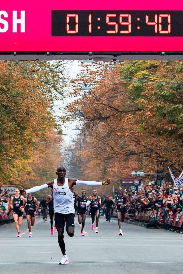 Zieleinlauf: Eliud Kipchoge in Wien  | Foto: ALEX HALADA (AFP)