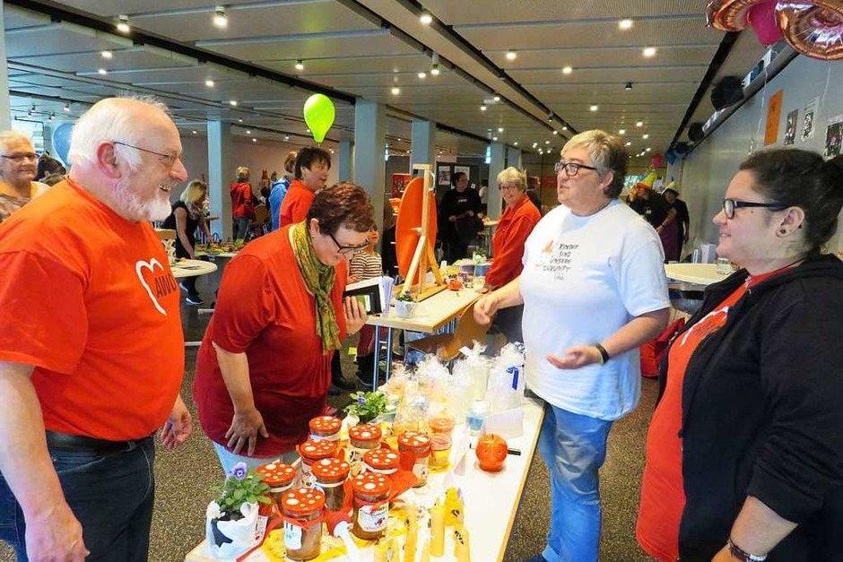 Mit einem Familienfest für Groß und Klein und vielen kurzweiligen Mitmachangeboten feierte die gesamte AWO des Kreisverbands Lörrach im Bürgersaal das 100jährige Jubiläum der Arbeiterwohlfahrt Deutschland. (Foto: Claudia Gempp) Mit einem Familienfest für Groß und Klein und vielen kurzweiligen Mitmachangeboten feierte die gesamte AWO des Kreisverbands Lörrach im Bürgersaal das 100jährige Jubiläum der Arbeiterwohlfahrt Deutschland. (Foto: Claudia Gempp)