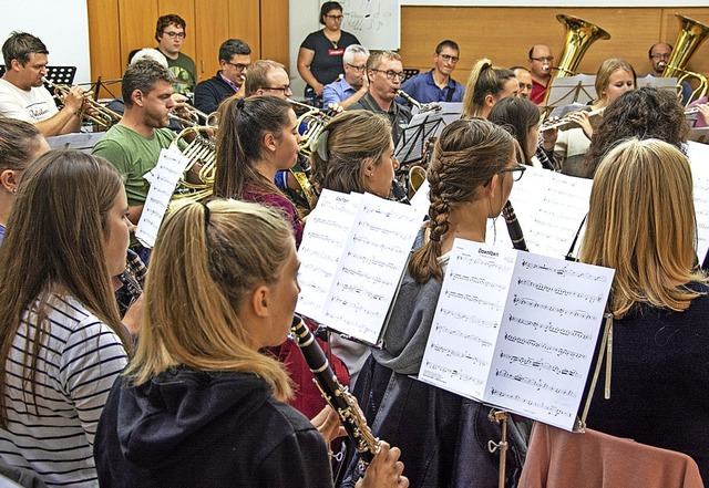 Die Zeller Stadtmusik probt fr das Chilbi-Konzert.  | Foto: Paul Eischet