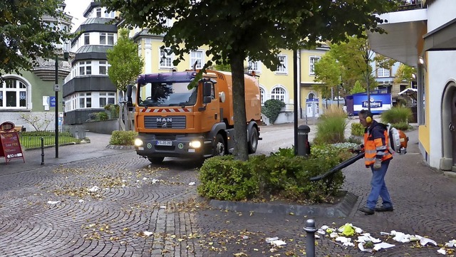 Mit Kehrmaschine und Laubblser wird nach Festen die Stadt geputzt.   | Foto:  Technische Dienste Donaueschingen