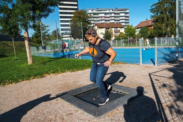 Auf dem Trampolin am Neumattspielplatz mit Claudia Weber  | Foto: Ansgar Taschinski