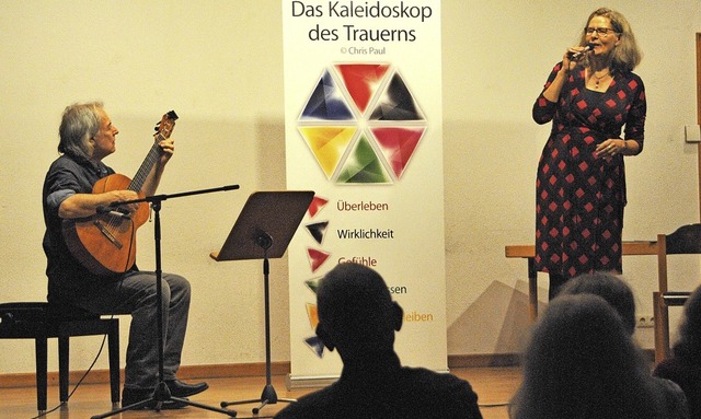 Ihre therapeutischen Ratschlge  ergn...leitet von Udo Kamjunke,  mit Liedern.  | Foto: Regine Ounas-Krusel