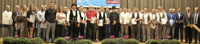 38 Kammer- und Landessieger wurden fr...erprsident Gotthard Reiner (rechts).   | Foto: Holzwarth, Sandra
