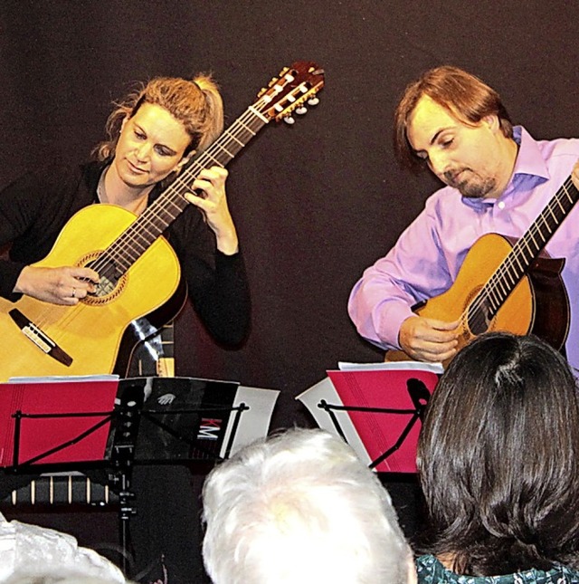 Gitarrenduo: Katrin Klingeberg und Seb...ontes beim Konzert in der Kaffeemhle   | Foto: Heiner Fabry